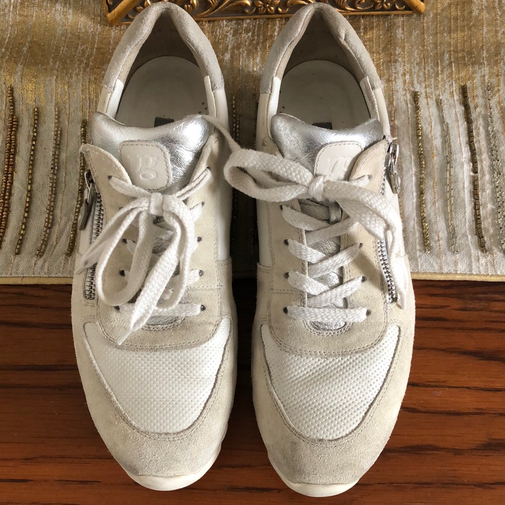 Paul Green off bone sneaker. Rubber and cork sole SUPERIOR comfort. Sz 8.5 (US)
